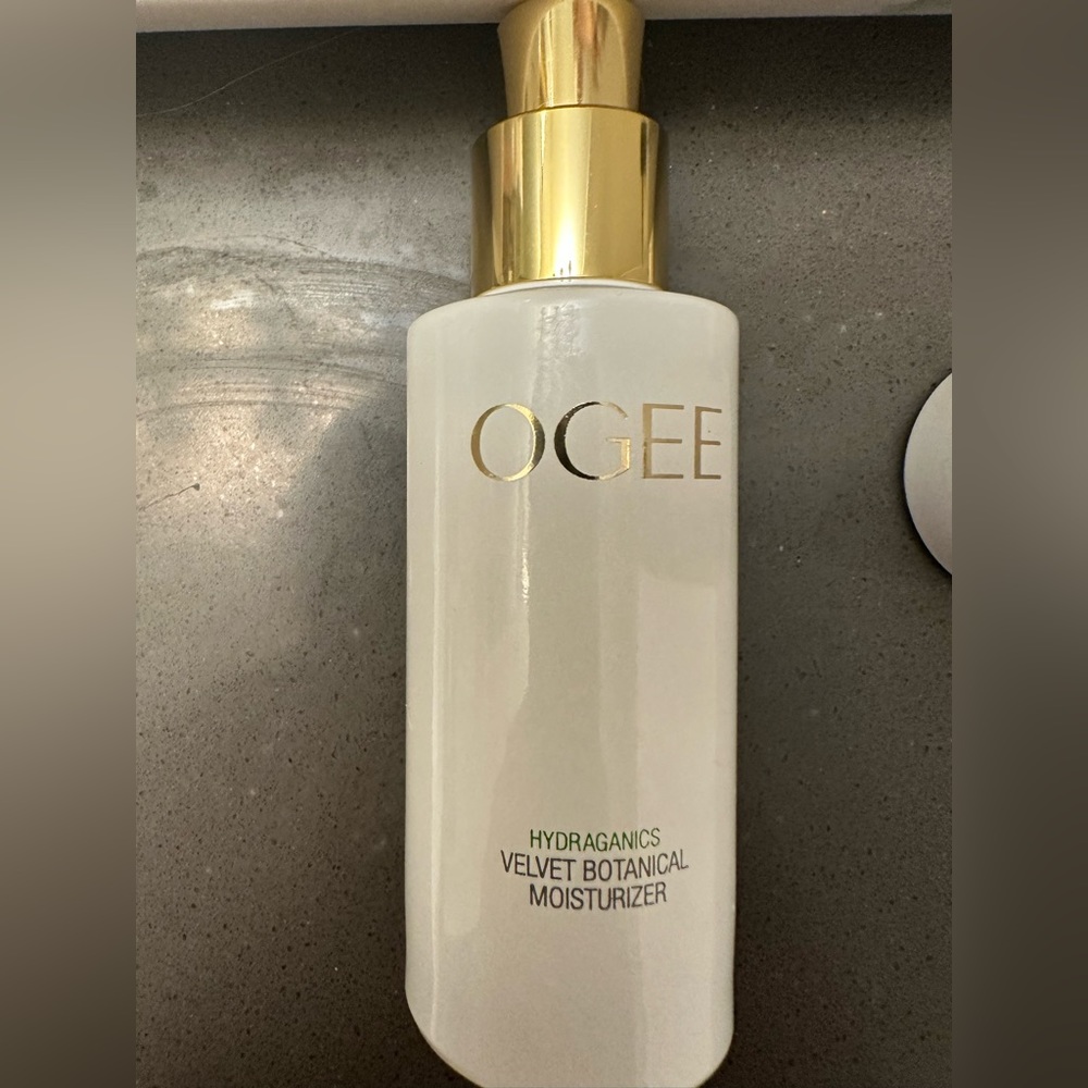 Velvet Botanical moisturizer